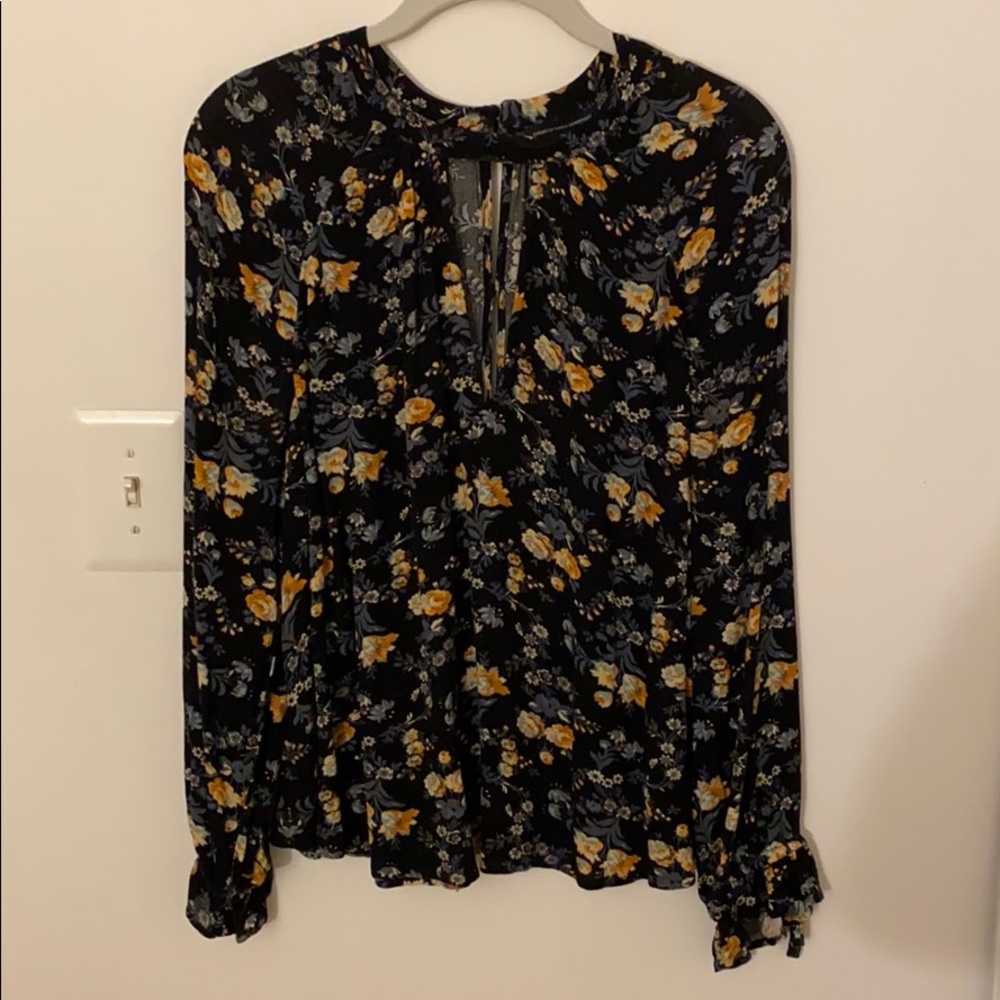 AE long sleeved floral blouse